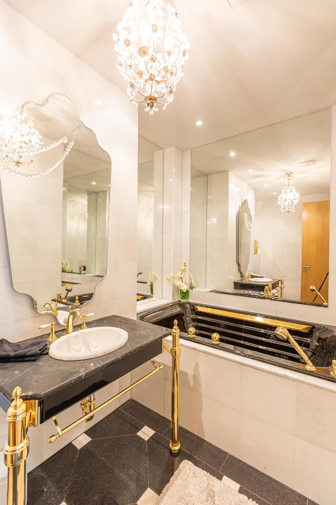 Royal Suites Whith Free Parking Ρίγα Εξωτερικό φωτογραφία
